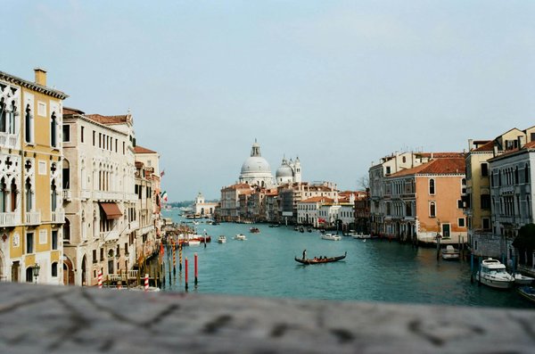 In quale zona di Venezia conviene investire in un immobile ad uso turistico per massimizzare il rendimento?
